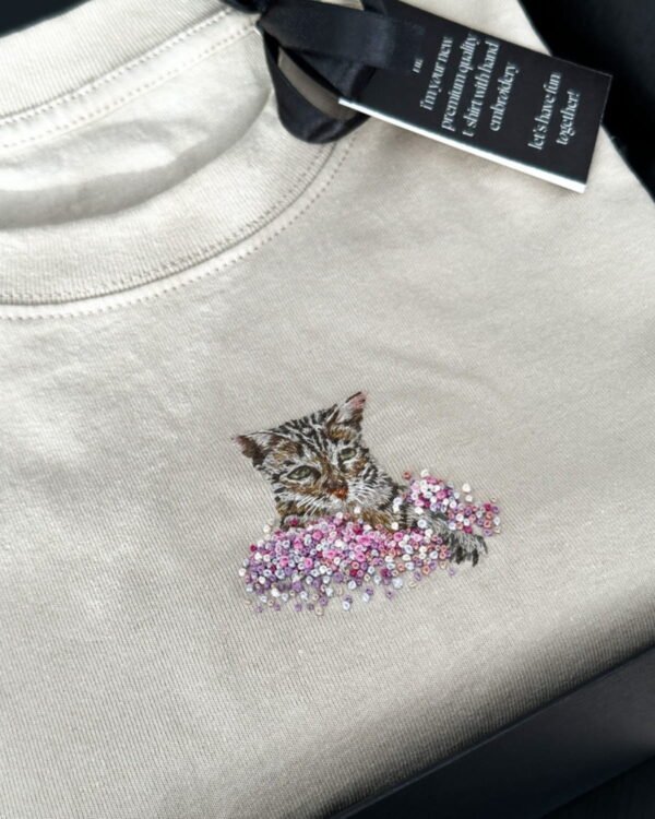 Personalizēts t-krekls ar tava dzīvnieka izšuvumu (6.5cm)