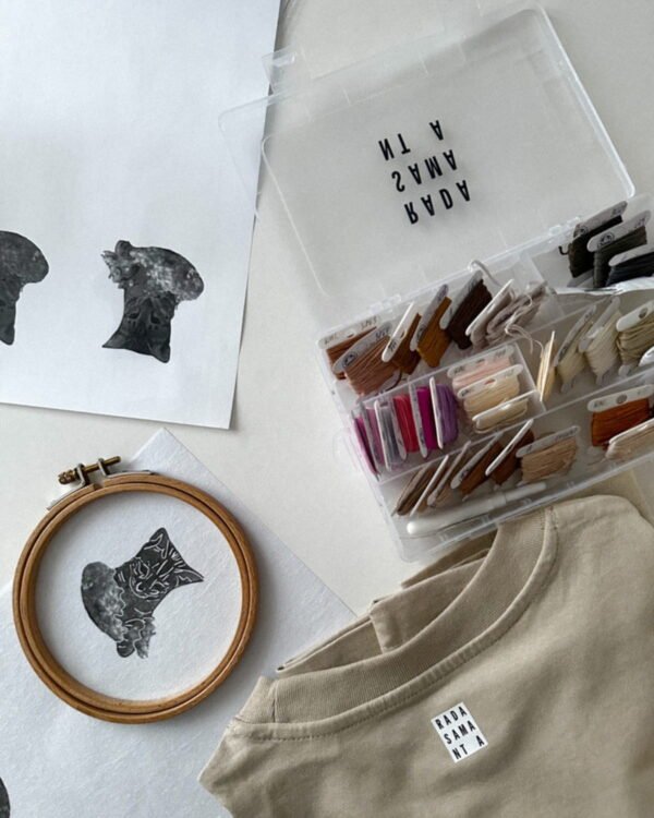 Personalizēts t-krekls ar tava dzīvnieka izšuvumu (6.5cm)